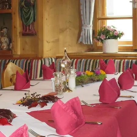 Han/Misafirhane Zur Traube Pettneu am Arlberg
